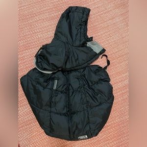 EUC Pookie Poncho 7A.M. Enfant. Black, clean and barely used.